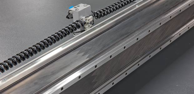 Kongsberg C: Carbon composite traverse