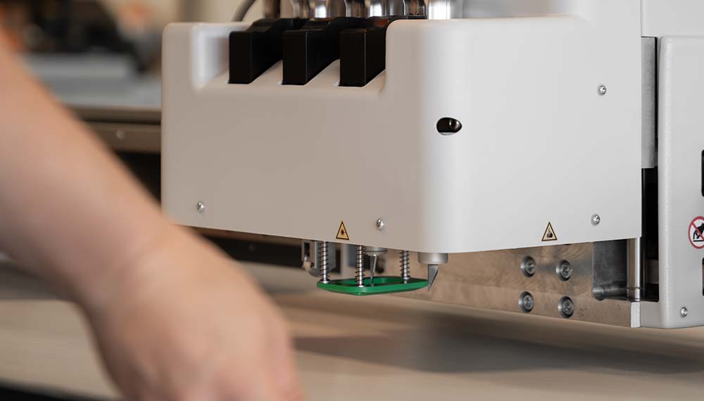 The Kongsberg Entro 20 cutting table includes all the essential hardware