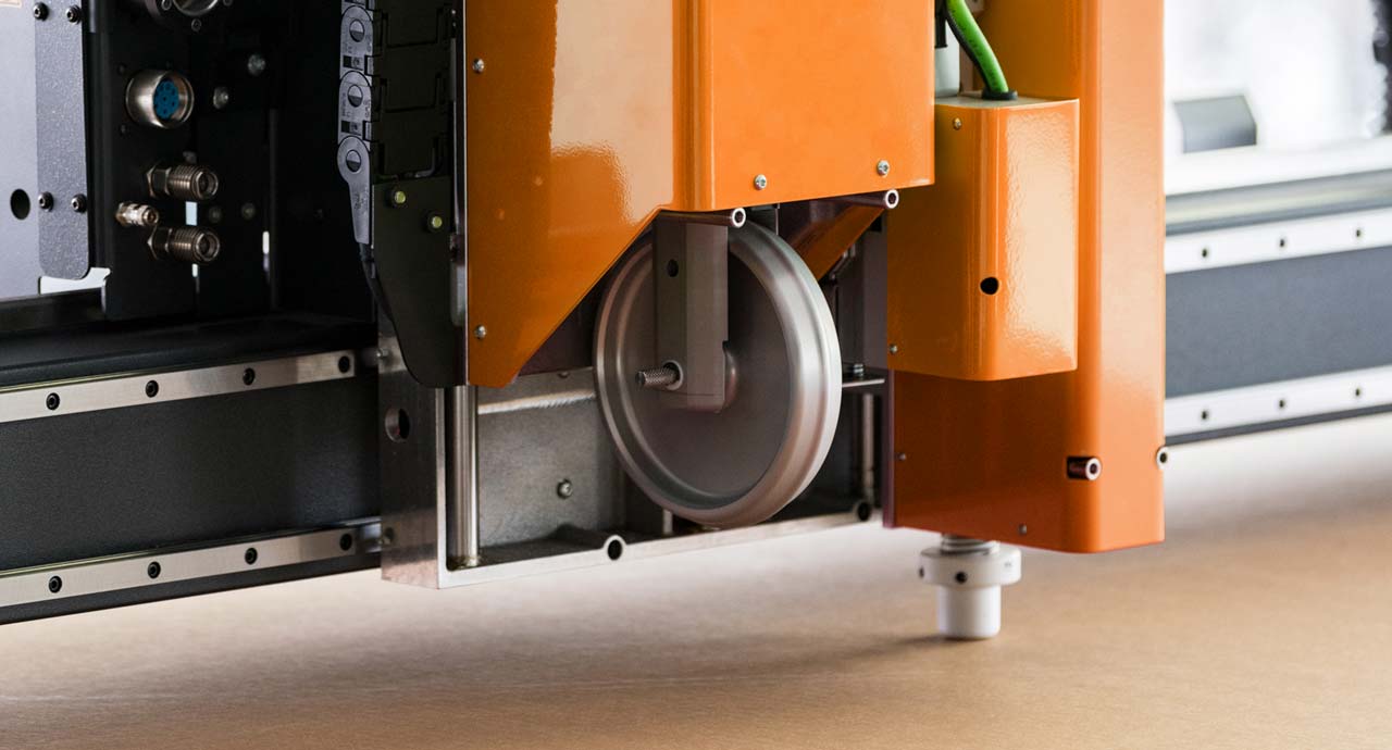 Instantly start the production of your design on the Kongsberg cutting table