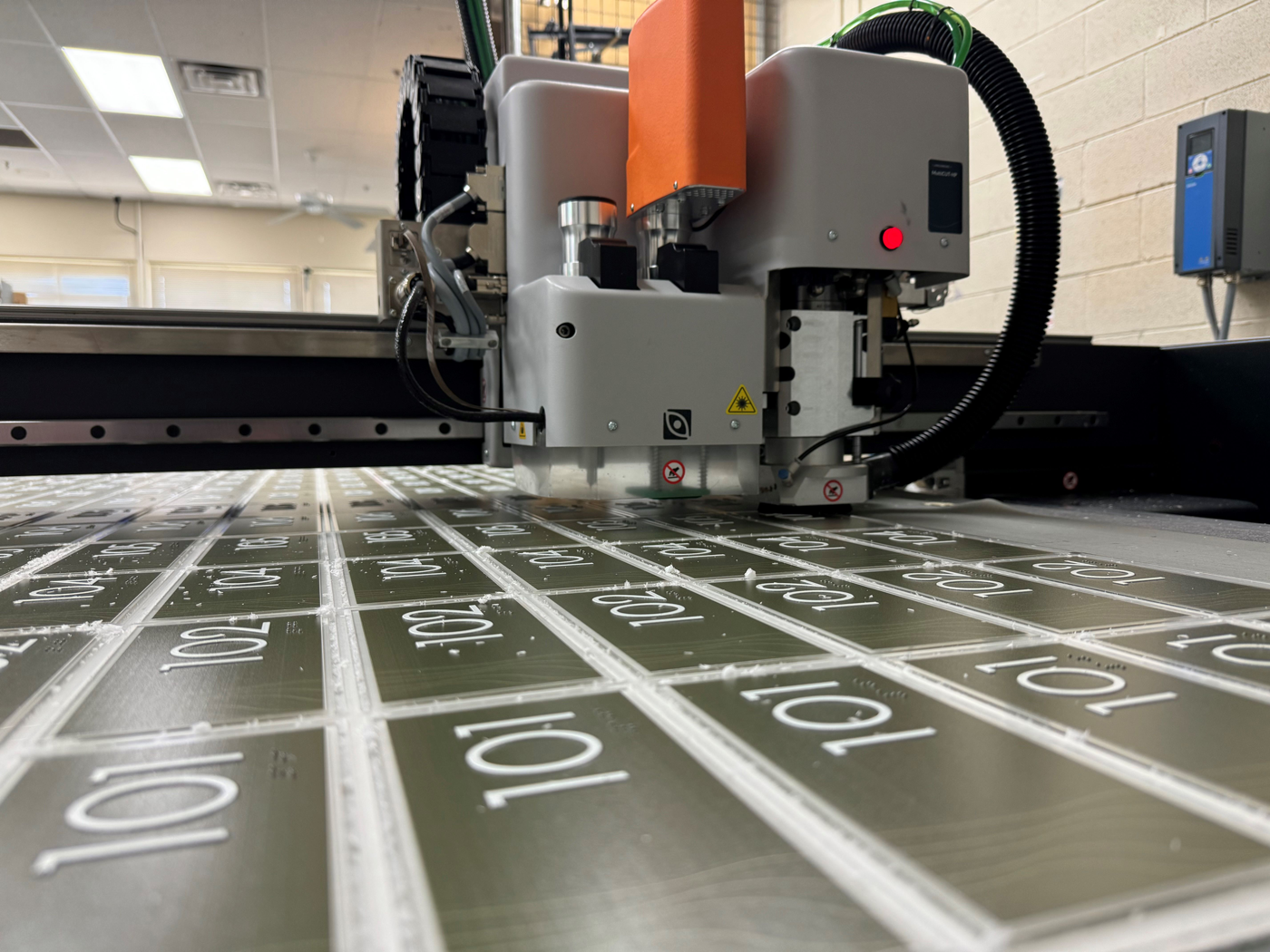Use Fast Sign Customer story: FastSigns - Kongsberg Precision Cutting Systems